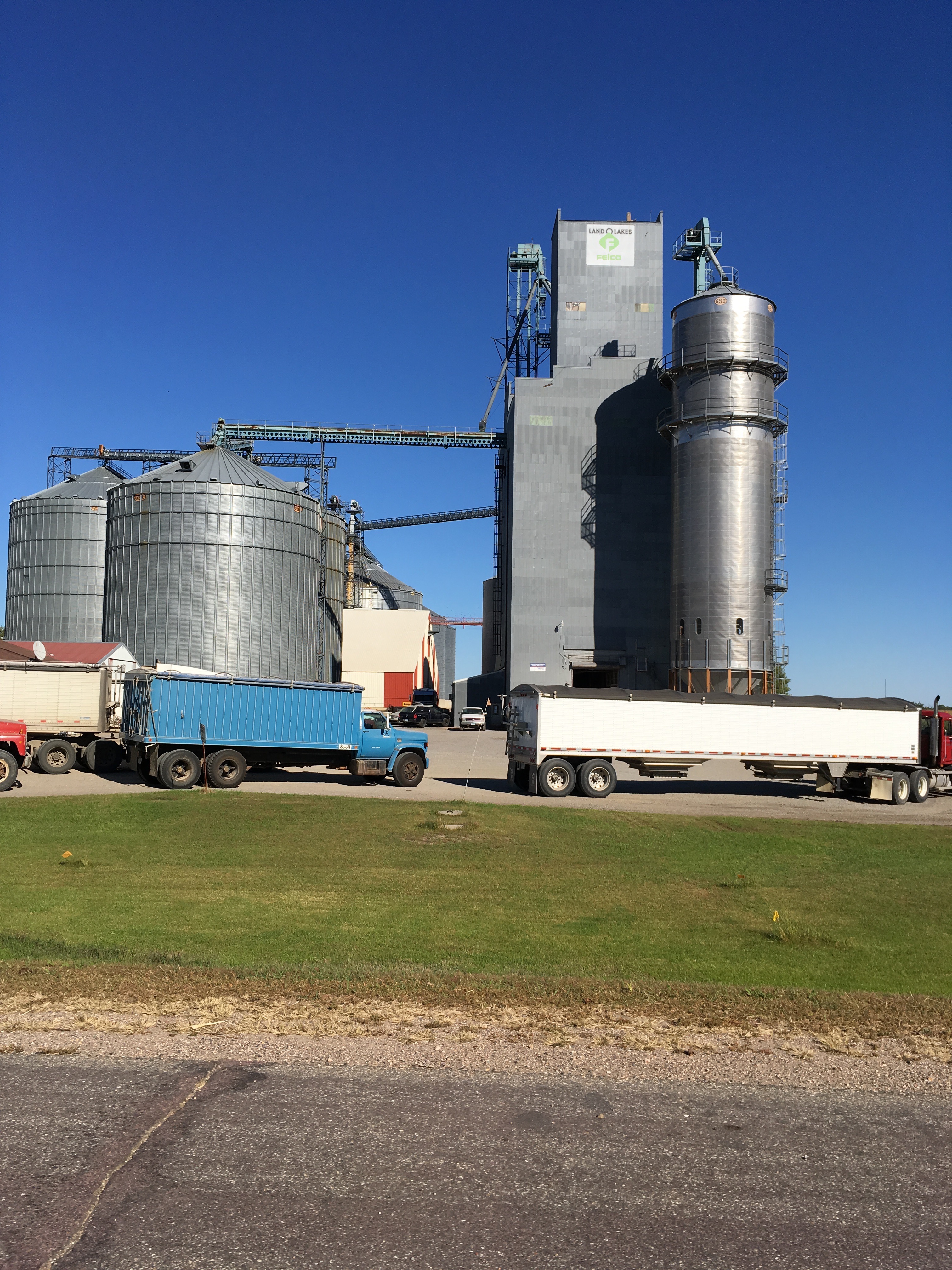 make-the-right-grain-merchandising-decisions-this-fall-successful-farming