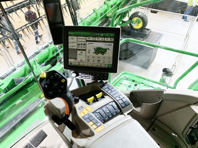 The First CloseUp Look at the John Deere X9 Combine Successful Farming