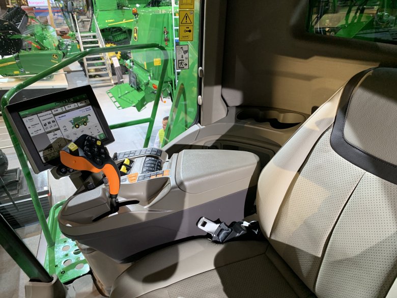 The First CloseUp Look at the John Deere X9 Combine Successful Farming